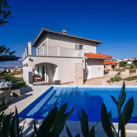 Poolincluded Villa Lozice