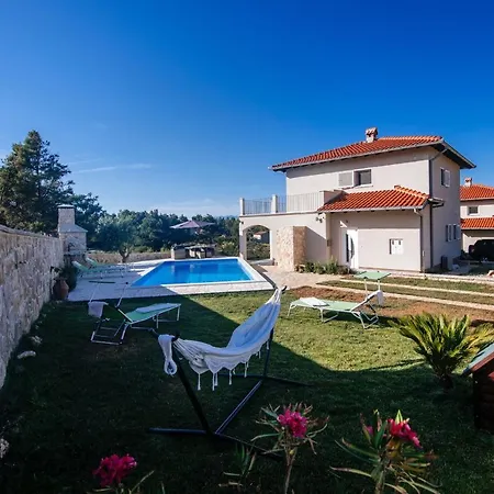 Poolincluded Villa Lozice