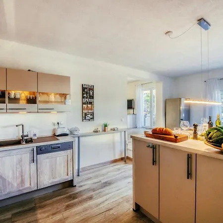 Вилла Poolincluded Villa Lozice *