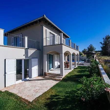 Вилла Poolincluded Villa Lozice
