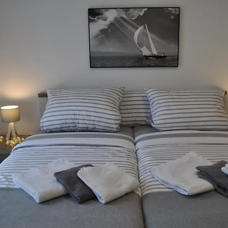 Вилла Poolincluded Villa Lozice