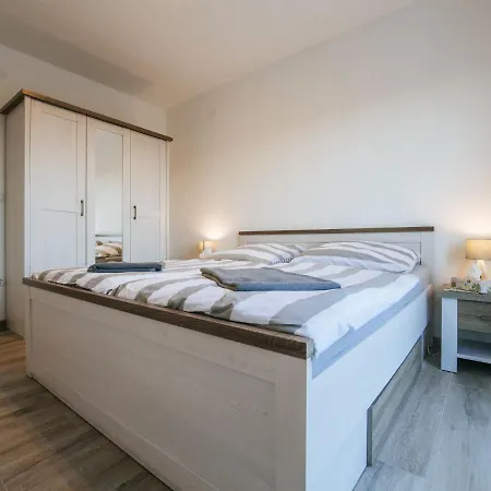 Вилла Poolincluded Villa Lozice