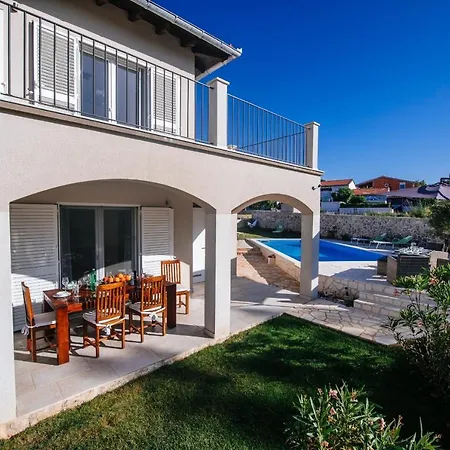 Poolincluded Villa Lozice * Вир