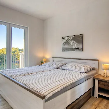 Вилла Poolincluded Villa Lozice *