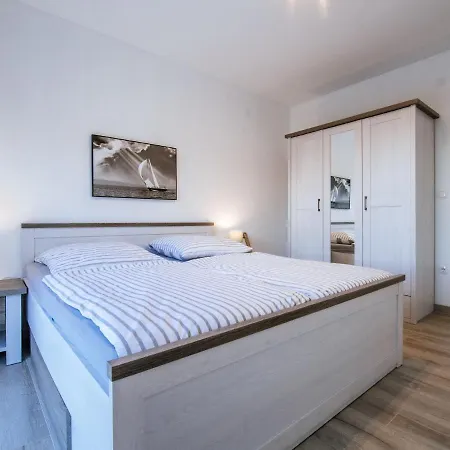 Вилла Poolincluded Villa Lozice *