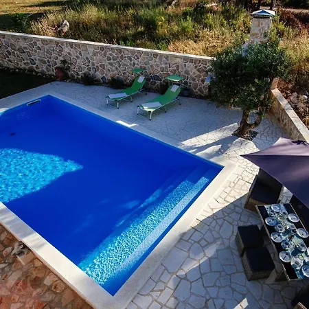 Poolincluded Villa Lozice *