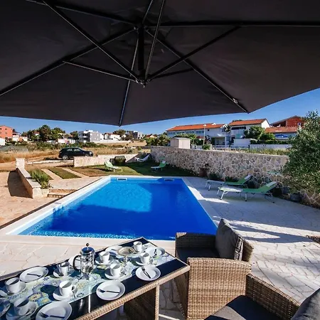 Poolincluded Villa Lozice Villa